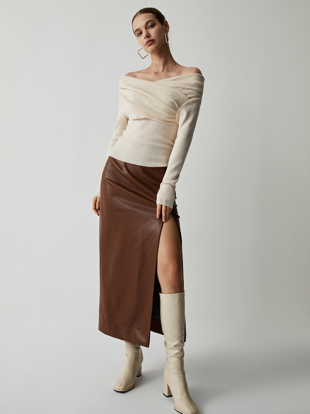 Yasmin – Off-Shoulder Knit Blouse in White