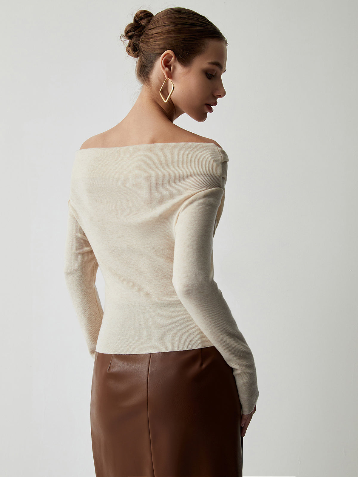 Yasmin – Off-Shoulder Knit Blouse in Black
