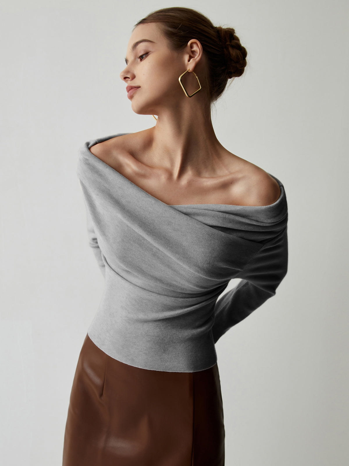 Yasmin – Off-Shoulder Knit Blouse in Black