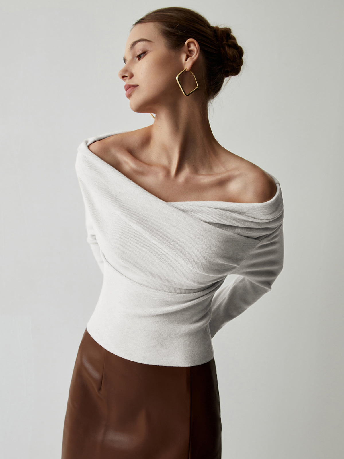 Yasmin – Off-Shoulder Knit Blouse in Black