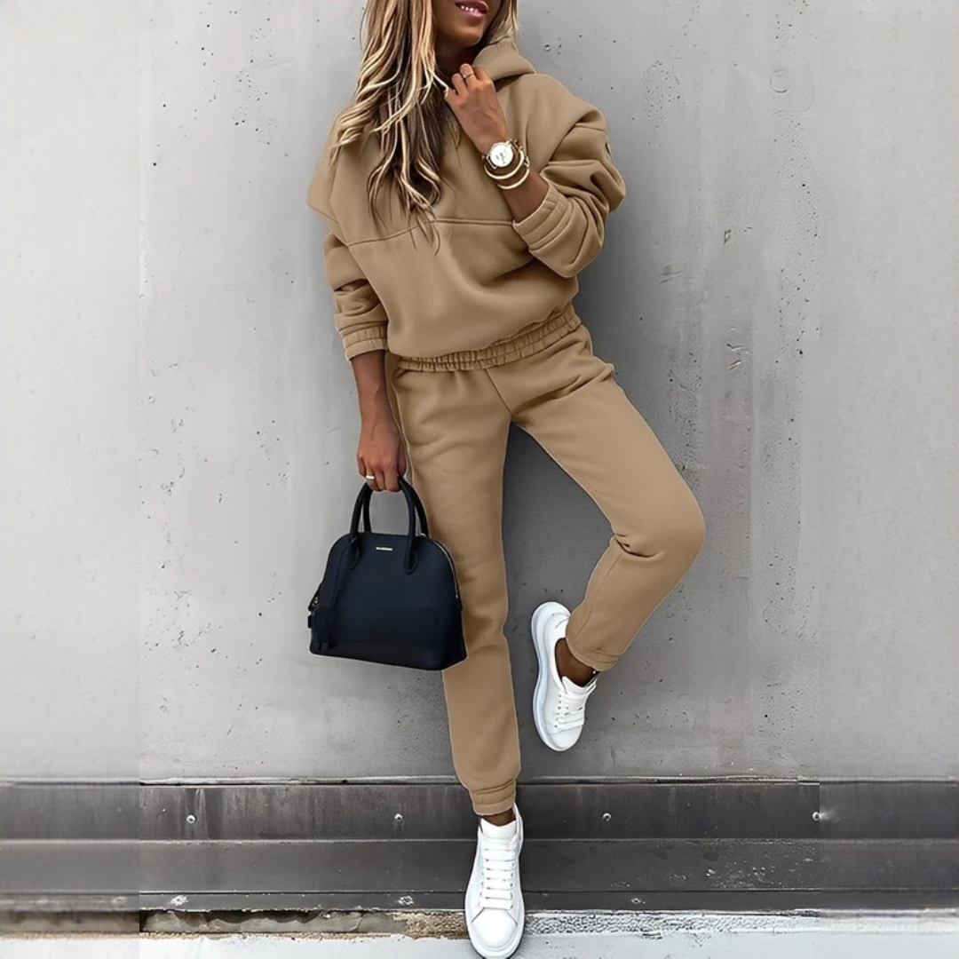 Rovina - Cozy hoodie and pants set